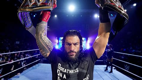 cuanto mide roman reigns